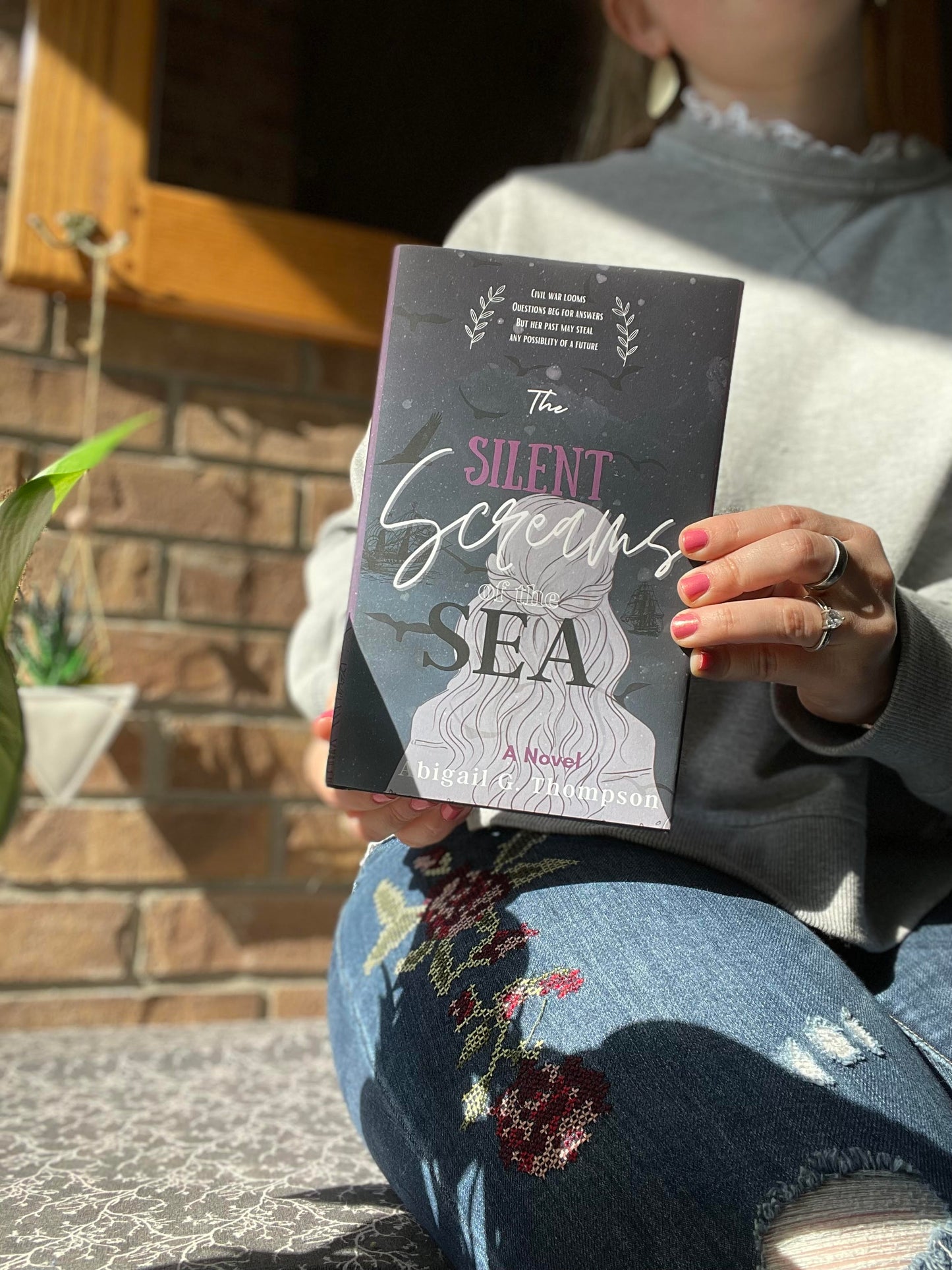 Paperback The Silent Screams of the Sea